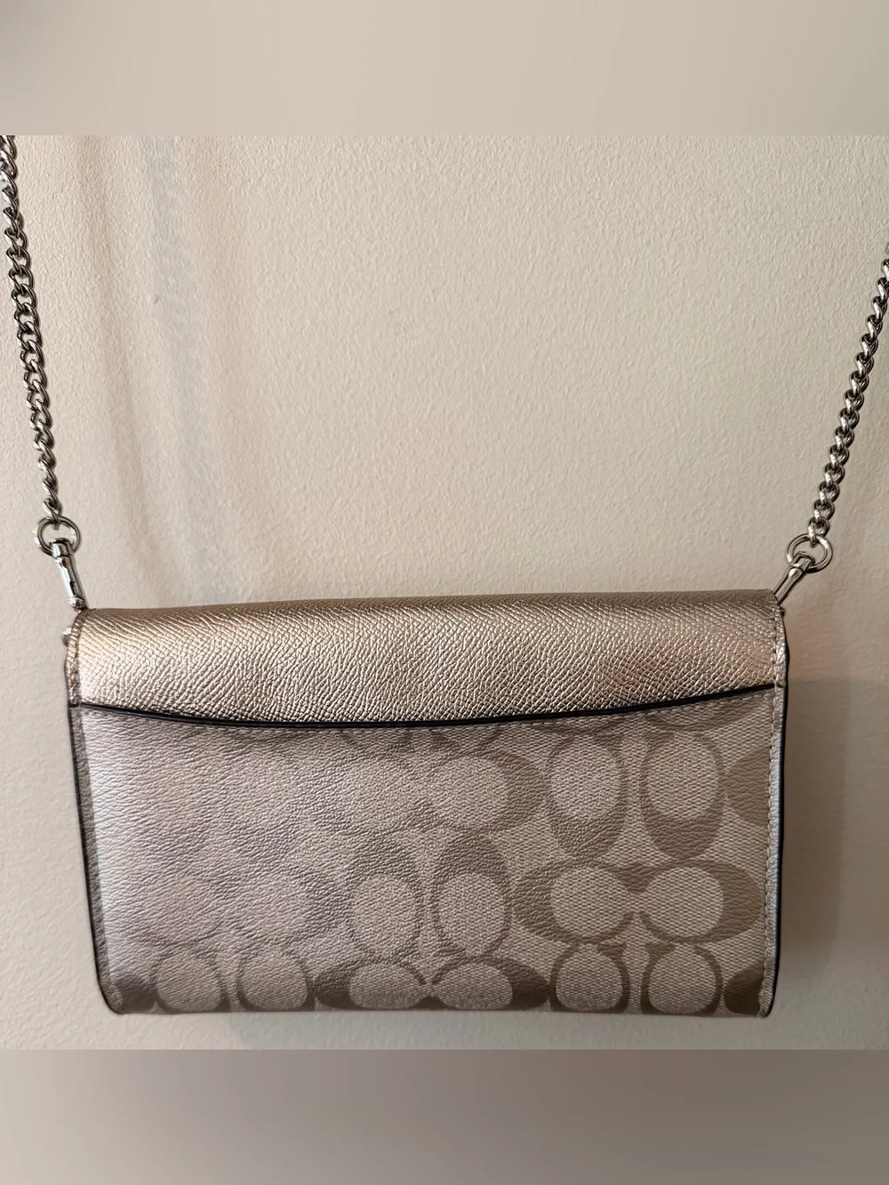 NWOT COACH METALLIC CHAMPAGNE SILVER SIGNATURE CROSSBODY CHAIN WRISTLET BAG